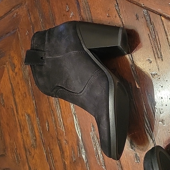 Vince Camuto Hillsy Bootie in Sequoia Tumbled Buff Goat Sz 7.5 - Picture 3 of 8